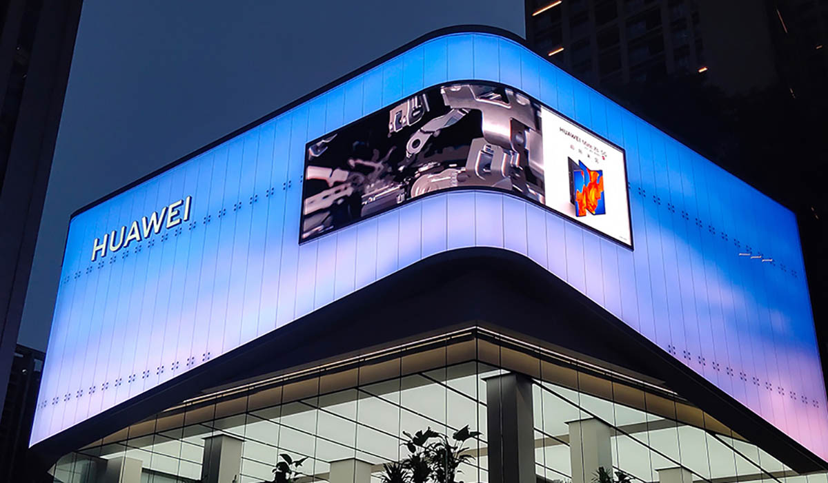 Application of LED and LCD in commercial windows
